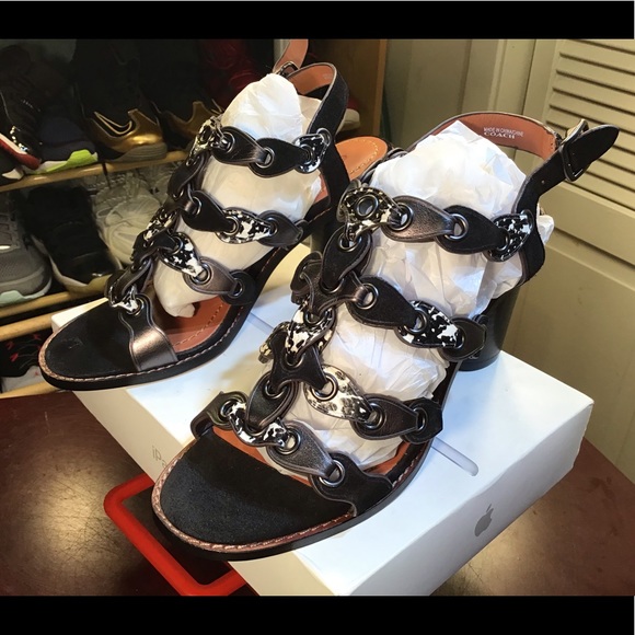 Beautiful Mid Heel Sandal WithCoach Link New without box but come with dust bag - Picture 15 of 16